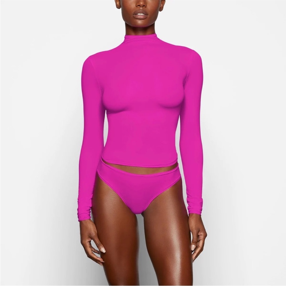 SKIMS LIMITED EDITION Fits Everybody Turtleneck Top Fuchsia Large